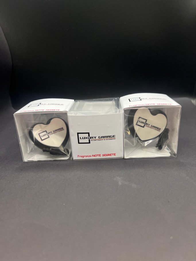 Due cuffie in confezione a forma di cuore, brand "Blloma".