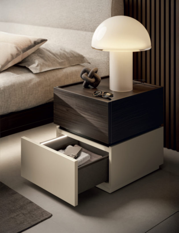 COMODINO Modern bedside table with a drawer, styled with a lamp and decorative items.